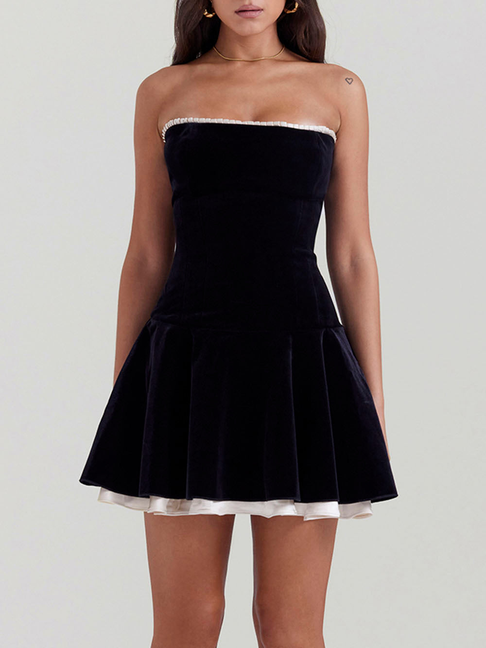The Veloura Noir – Luxe Strapless Velvet Dress